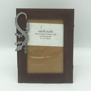 Earth Studio Chameleon 4×6 Photo Frame